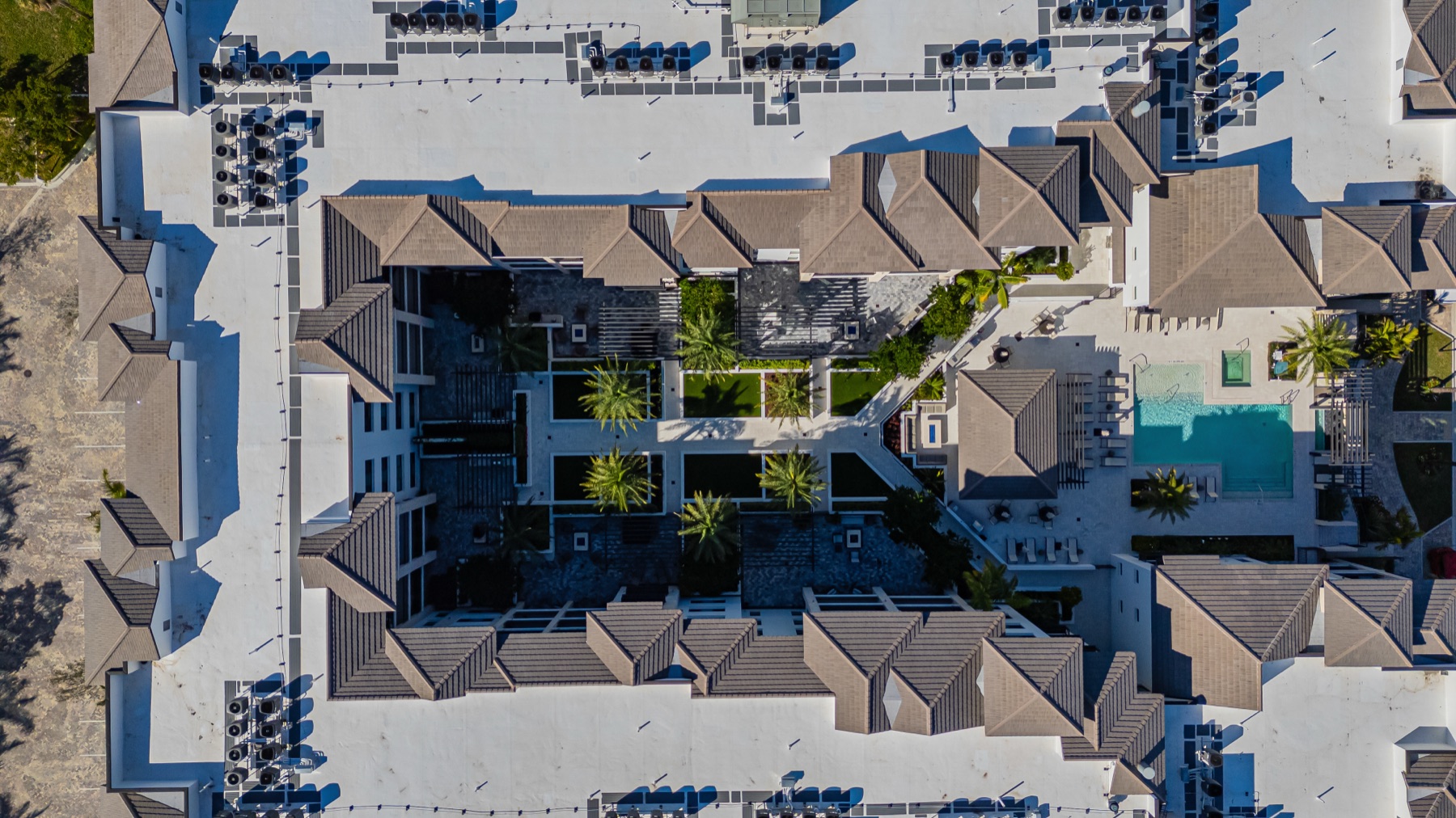 Quattro aerial — amenity courtyard